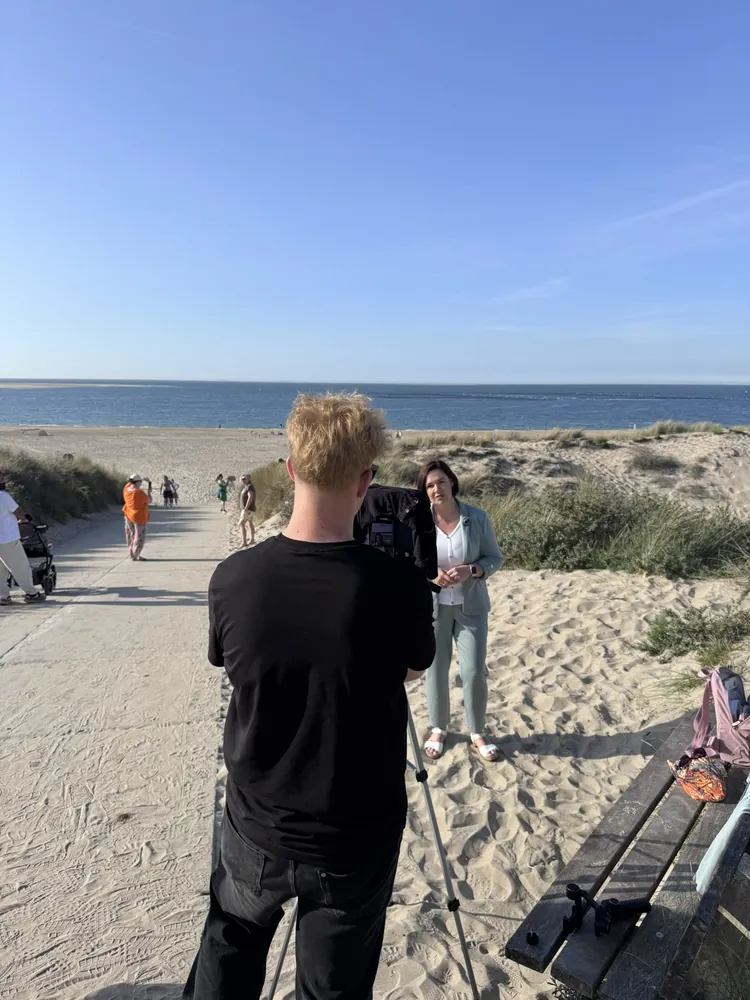 Aufnahme einer Kundin am Strand